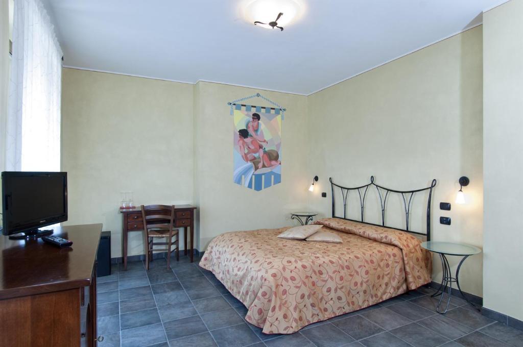 Trattoria Del Bivio Pension Cerretto Langhe Kamer foto