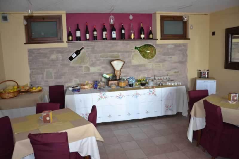 Trattoria Del Bivio Pension Cerretto Langhe Buitenkant foto