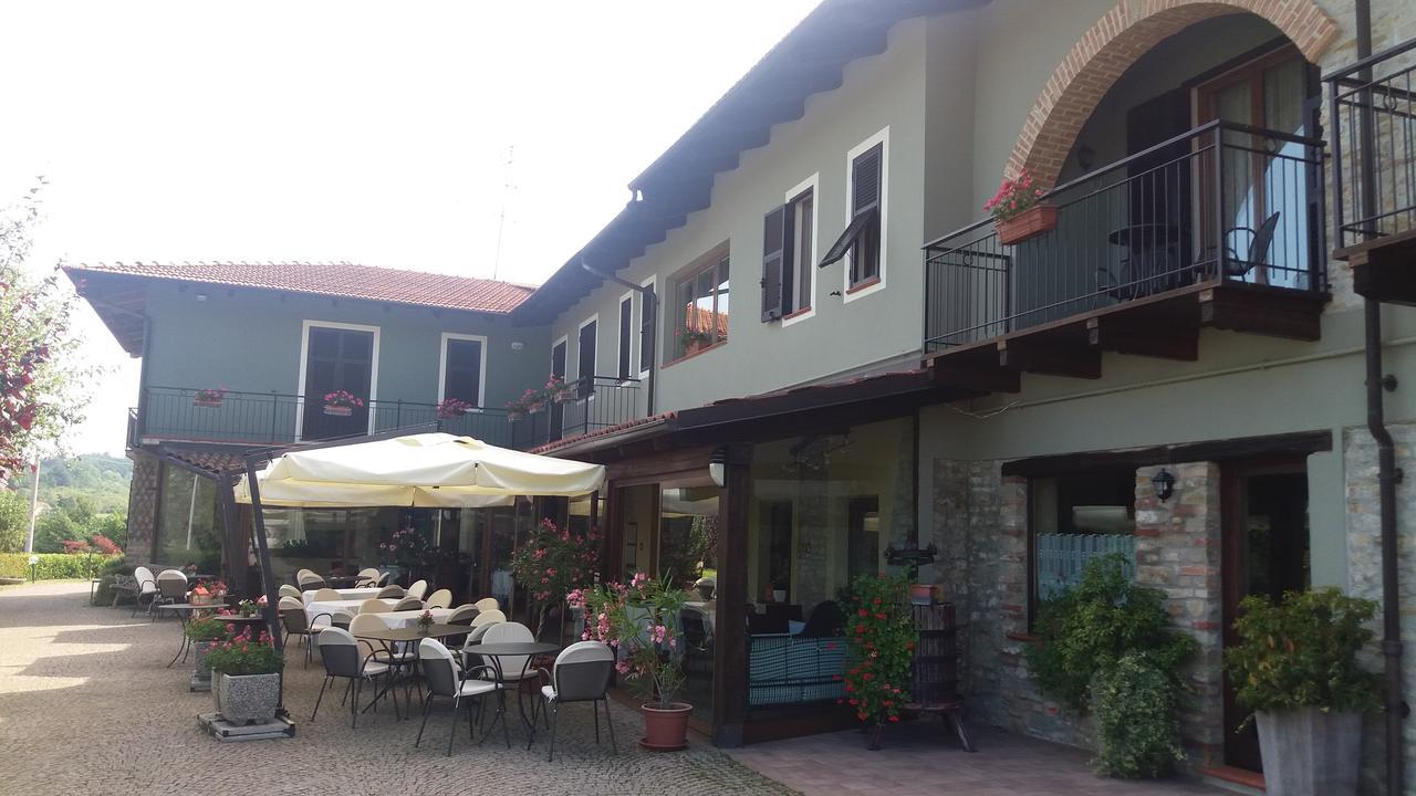 Trattoria Del Bivio Pension Cerretto Langhe Buitenkant foto